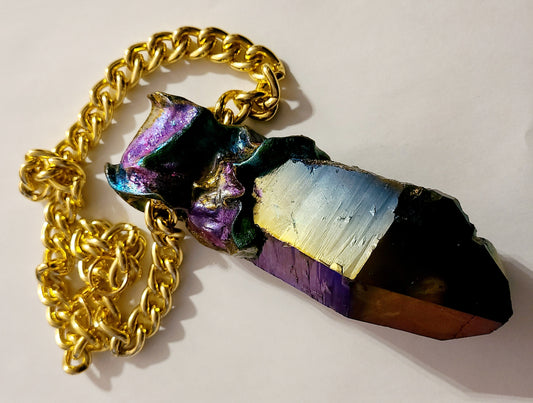Jewel Tone Quartz Sculpted Gemstone Pendant With Bold Gold Tone Chain