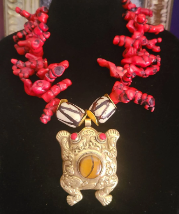 Red Rattlesnake Branch Coral Unisex Necklace - Tibet Brass Frog Pendant
