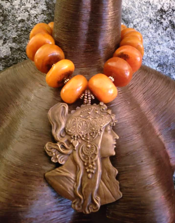 Resin statement necklace deals