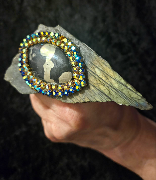 Statement Ring Edgy Avant Garde Labradorite Slab Apache Gold, Finge