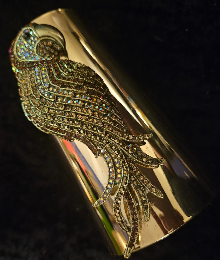 Shiny Gold Tone Wide Statement Cuff with Rhinestone Parrot, Diamant