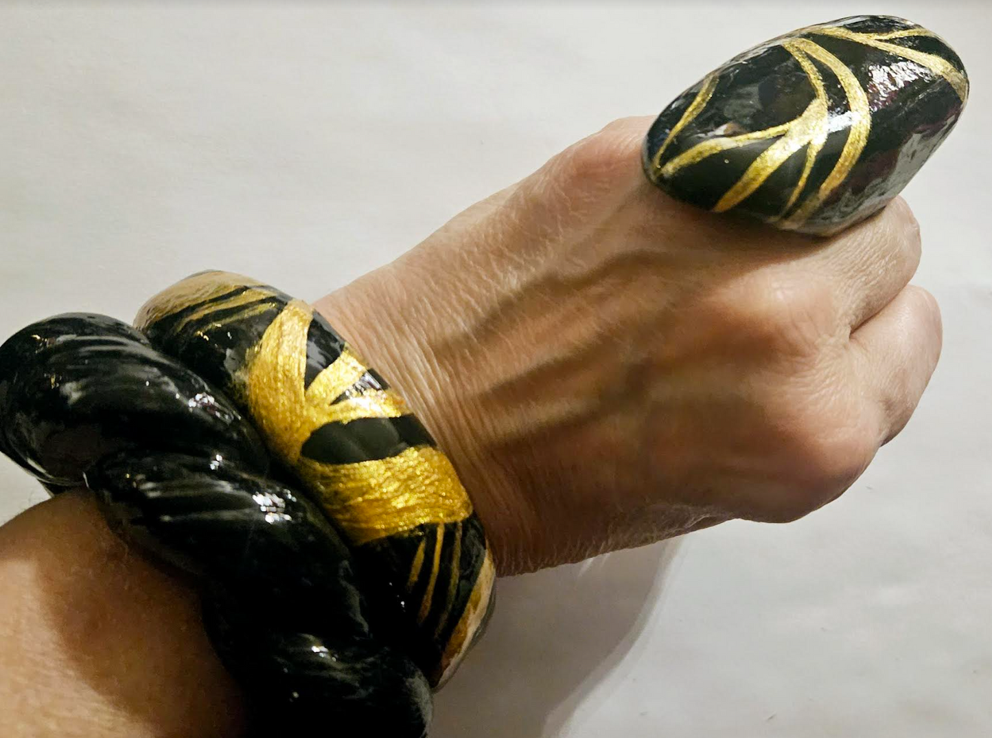 Sculpted Oversized Black & Gold Oval Dome Hand Ring - Unisex