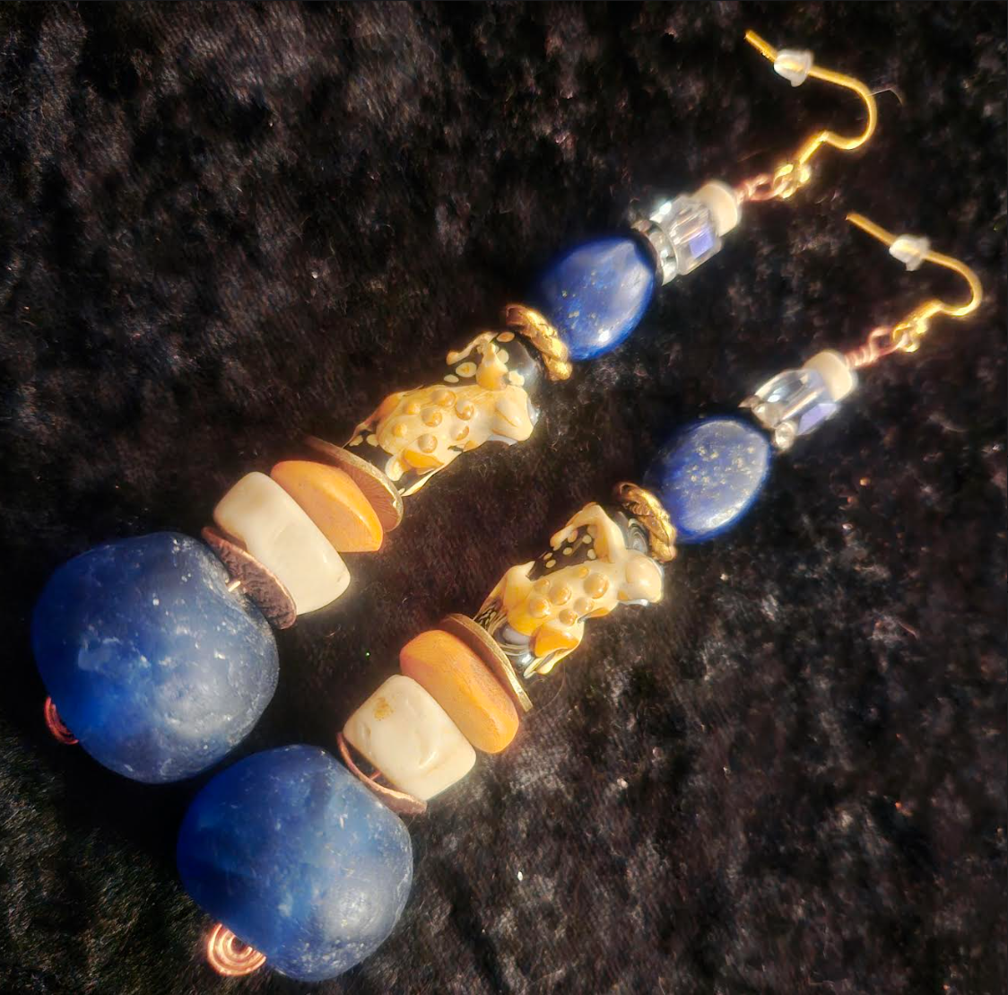Funky Lizard or Gecko Beaded Pierced Statement Earrings Blue Beige O