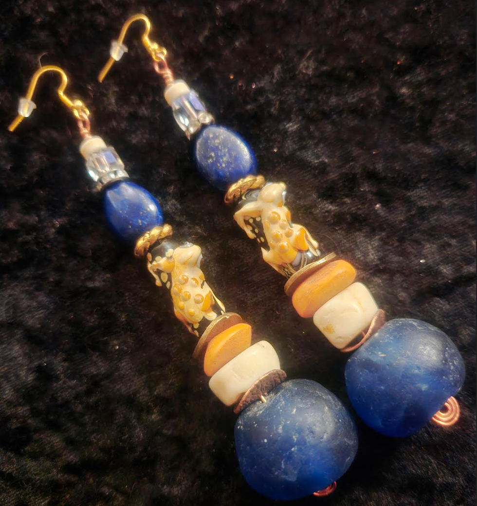 Funky Lizard or Gecko Beaded Pierced Statement Earrings Blue Beige O