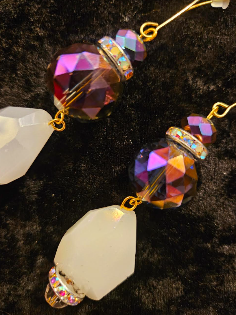 Purple and White Faceted Crystal Dressy Pierced Statement Earrings W