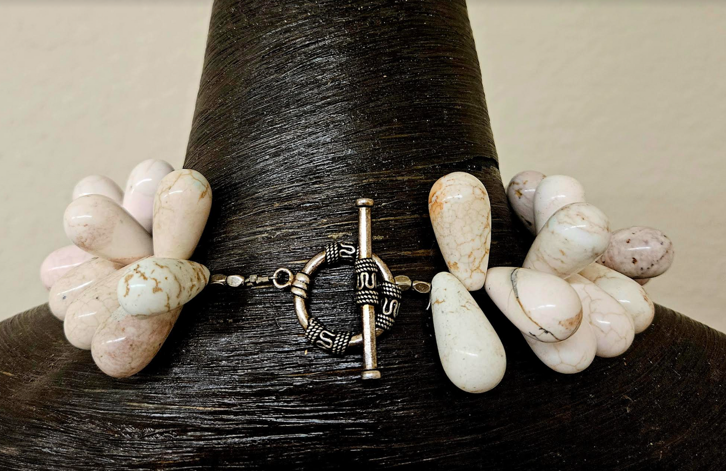 Howlite Magnesite Cream with Brown Matrixing Teardrop Choker Faux