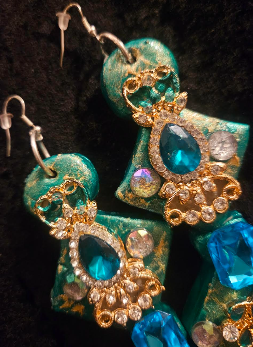 Art Deco Sculpted Emerald Green Rhinestone Shoulder Dusters for Dra