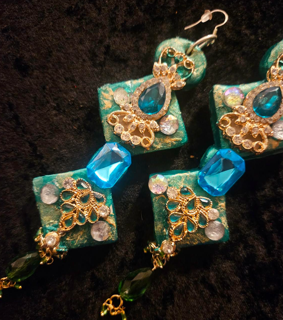 Art Deco Sculpted Emerald Green Rhinestone Shoulder Dusters for Dra