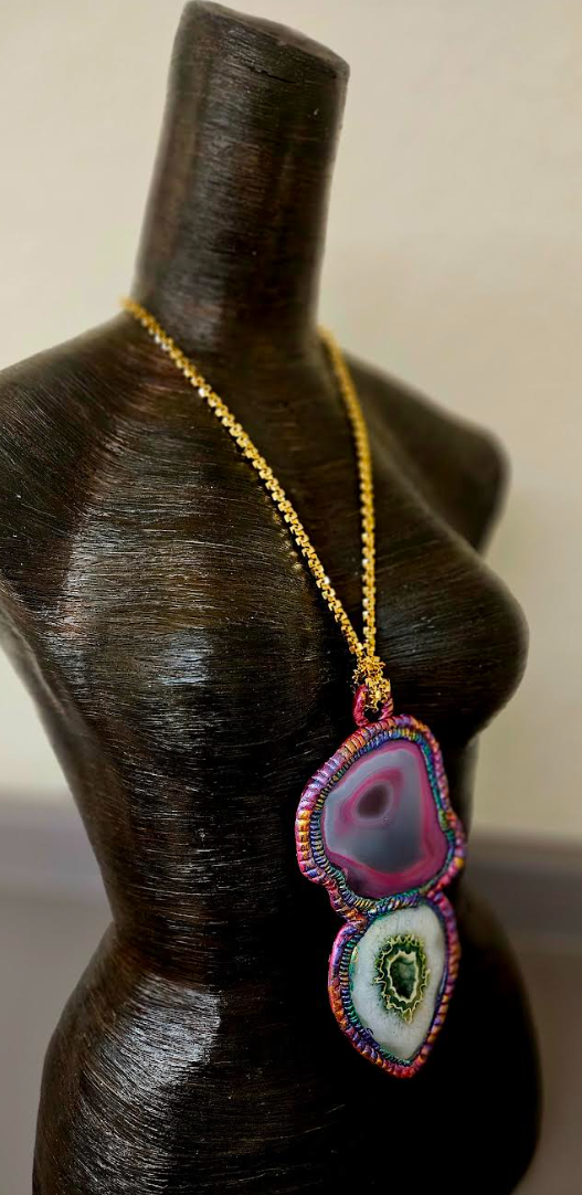 Luxury Agate Sculpted Gemstone Unisex Talisman - Bold Jeans Jewelry