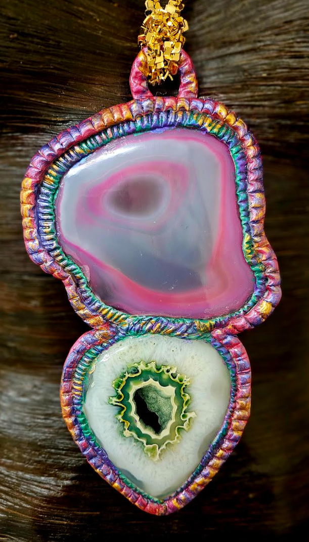 Luxury Agate Sculpted Gemstone Unisex Talisman - Bold Jeans Jewelry