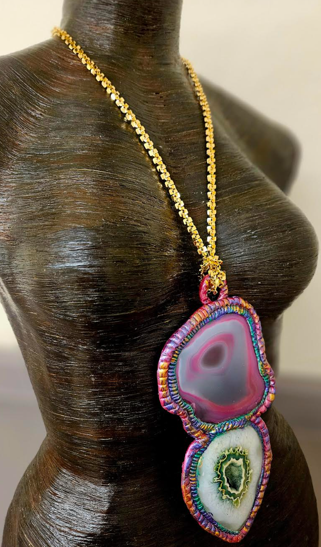 Luxury Agate Sculpted Gemstone Unisex Talisman - Bold Jeans Jewelry