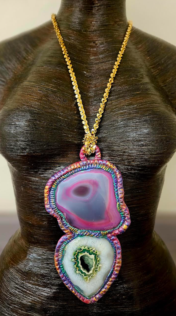 Luxury Agate Sculpted Gemstone Unisex Talisman - Bold Jeans Jewelry