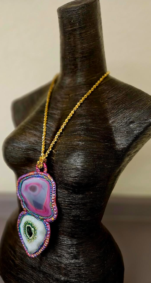 Luxury Agate Sculpted Gemstone Unisex Talisman - Bold Jeans Jewelry