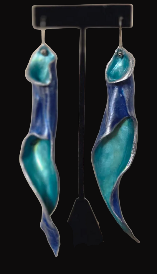 Curvaceous Petal Like Shoulder Duster Pierced Earrings - Sensual