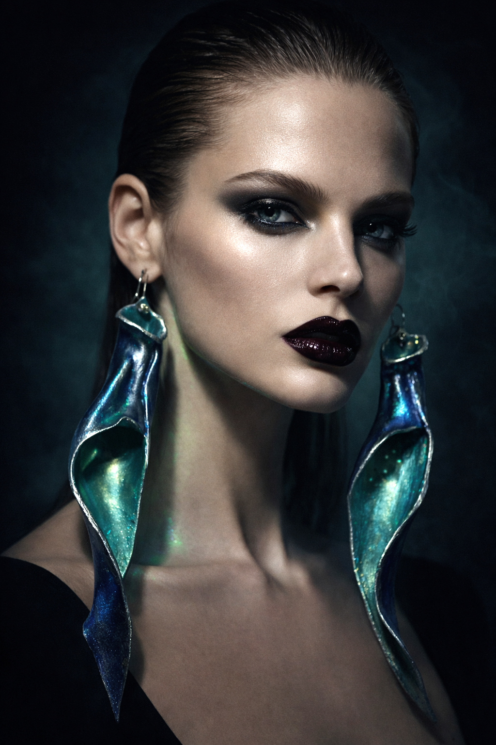 Curvaceous Petal Like Shoulder Duster Pierced Earrings - Sensual