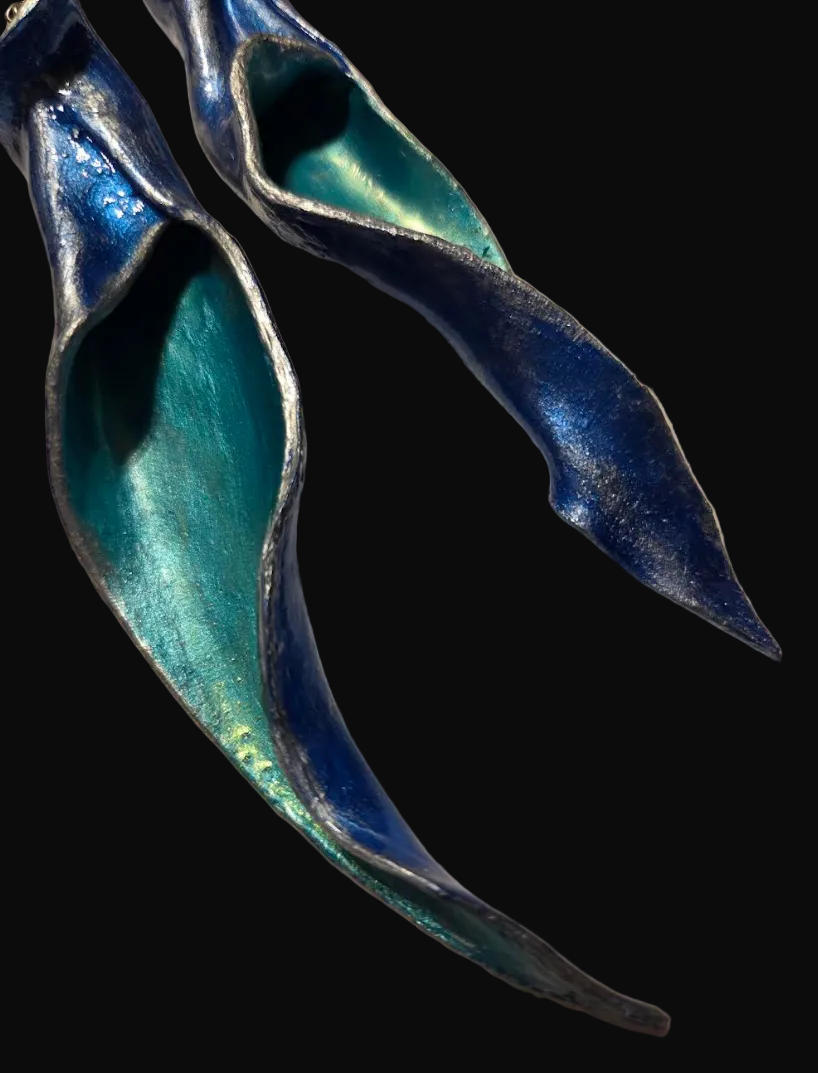 Curvaceous Petal Like Shoulder Duster Pierced Earrings - Sensual