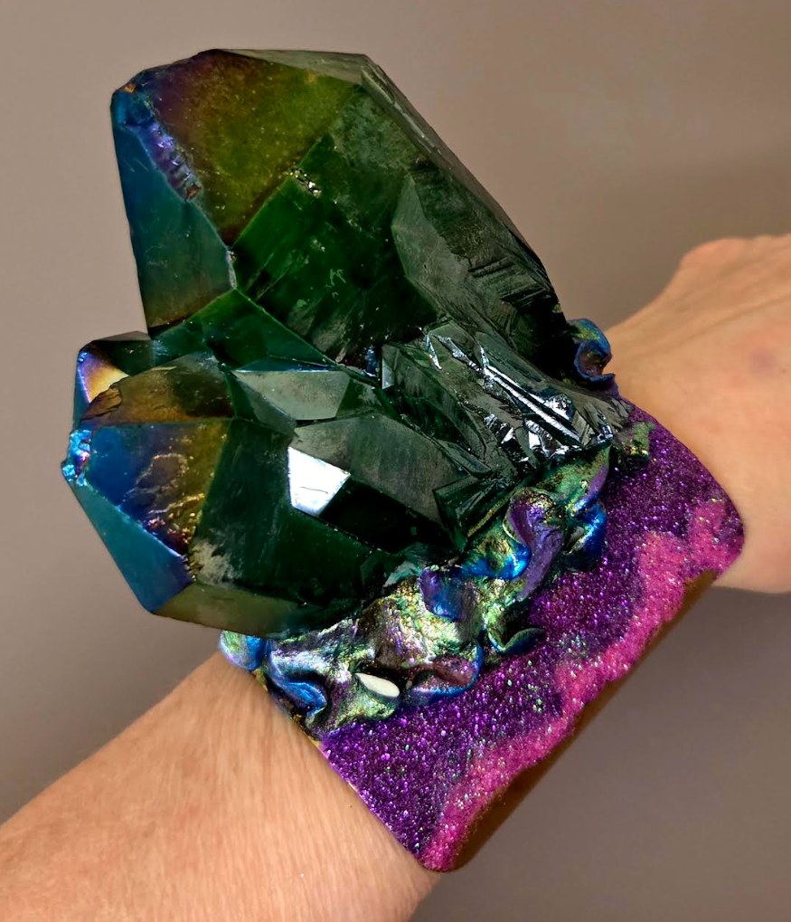 Emerald Green Aura Quartz Cuff - Red Carpet Statement