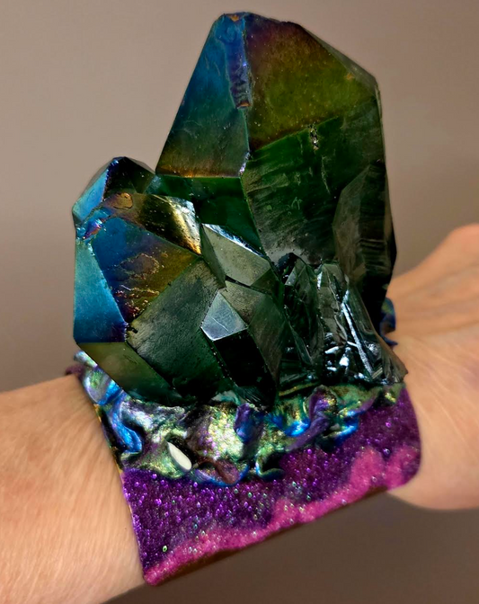 Emerald Green Aura Quartz Cuff - Red Carpet Statement