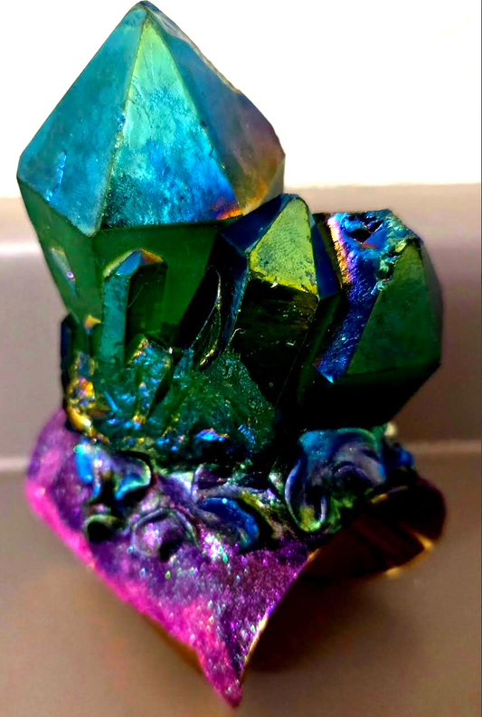 Emerald Green Aura Quartz Cuff - Red Carpet Statement