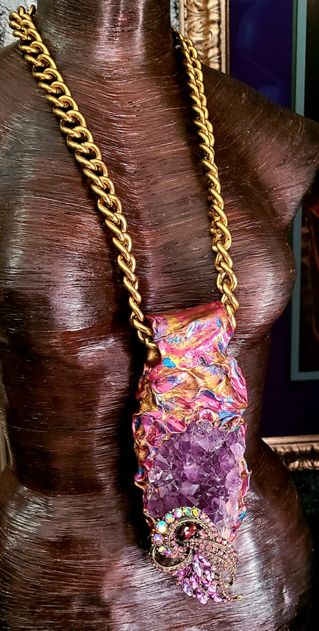 Sculpted Rough Amethyst Statement Pendant With Bold Gold Tone Chain
