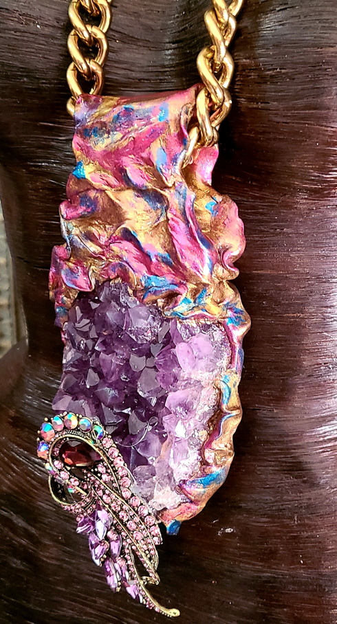 Sculpted Rough Amethyst Statement Pendant With Bold Gold Tone Chain
