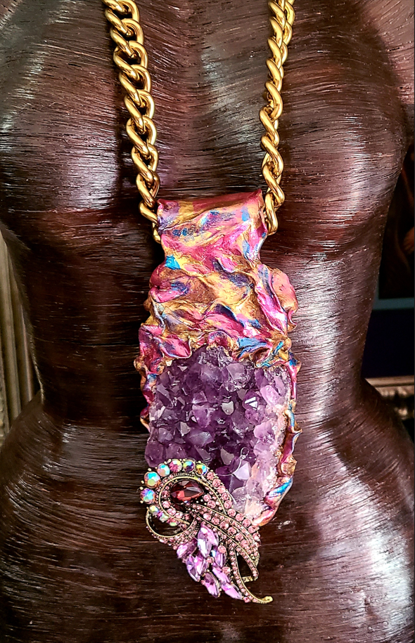 Sculpted Rough Amethyst Statement Pendant With Bold Gold Tone Chain