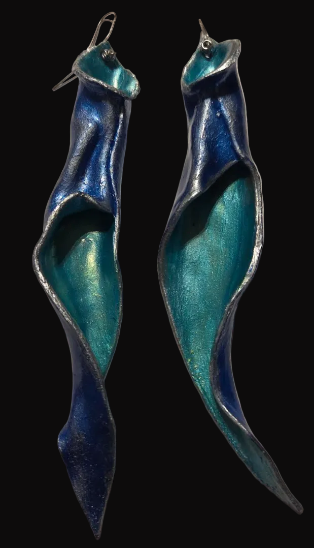 Curvaceous Petal Like Shoulder Duster Pierced Earrings - Sensual