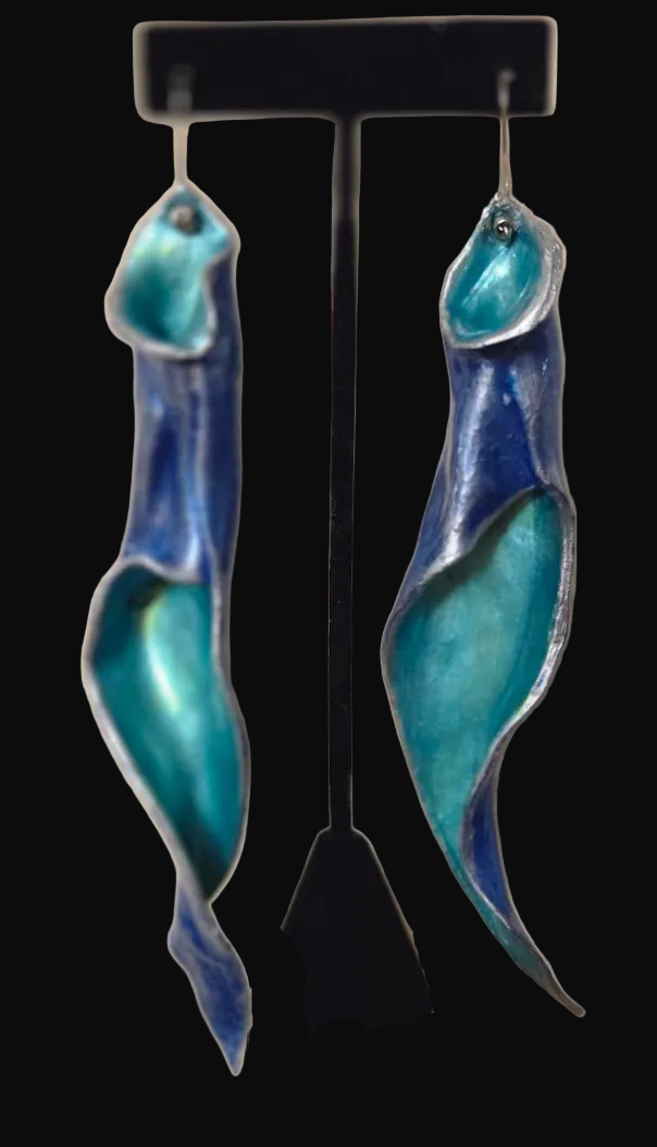Curvaceous Petal Like Shoulder Duster Pierced Earrings - Sensual