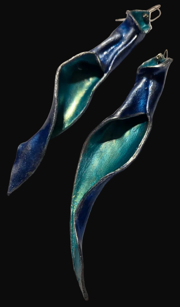 Curvaceous Petal Like Shoulder Duster Pierced Earrings - Sensual