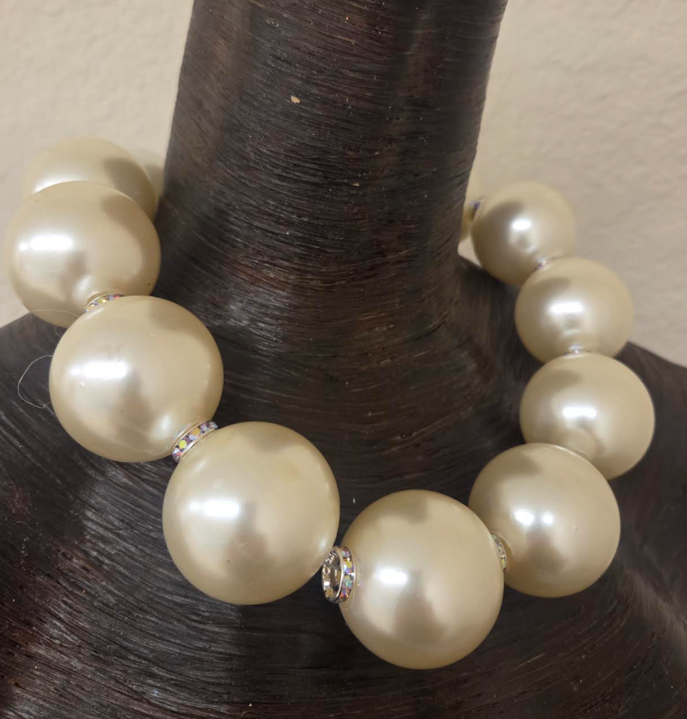 Oversized Faux Pearl Single Strand Statement Necklace : Elegant Socialite Jewelry