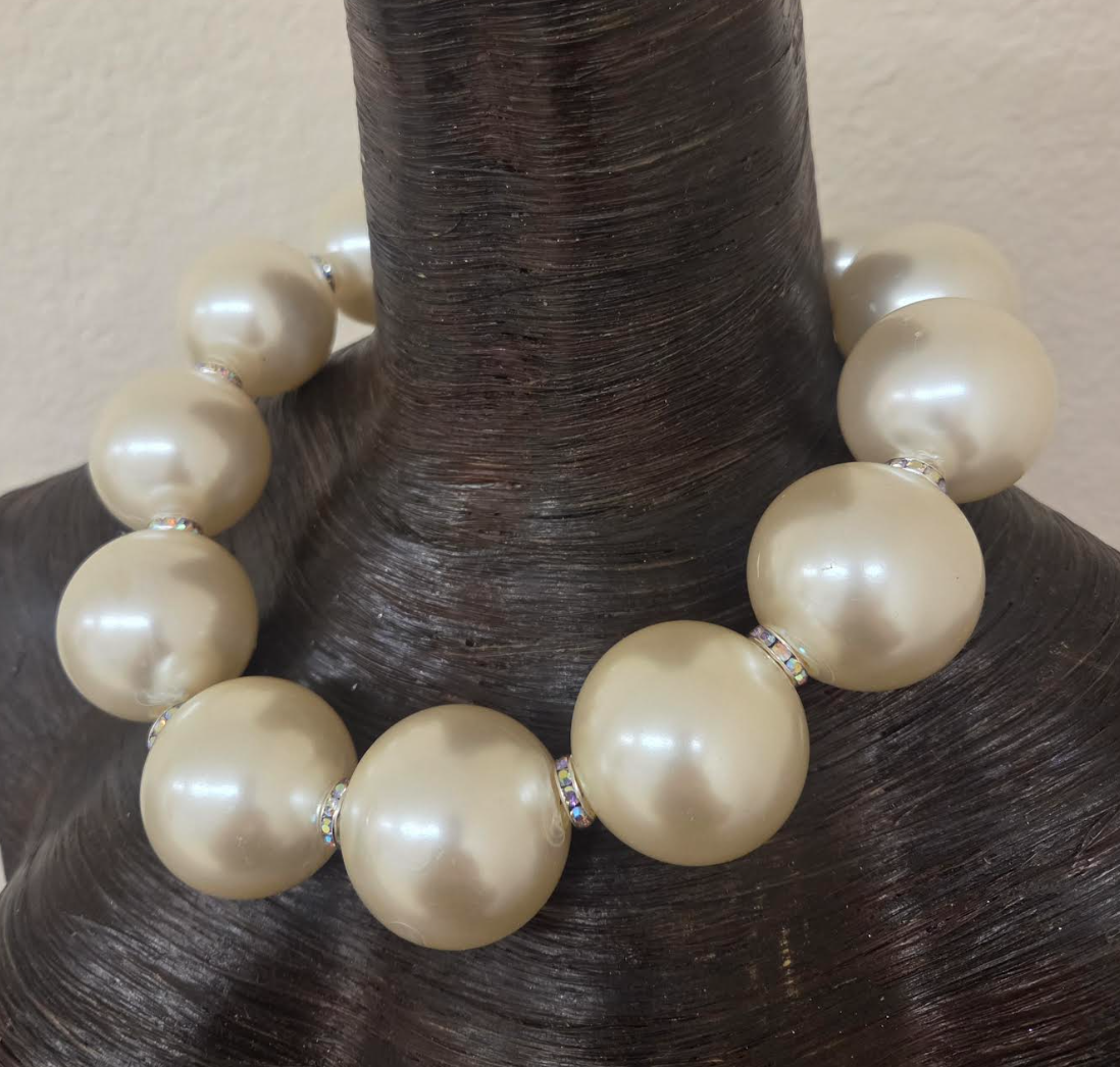 Oversized Faux Pearl Single Strand Statement Necklace : Elegant Socialite Jewelry