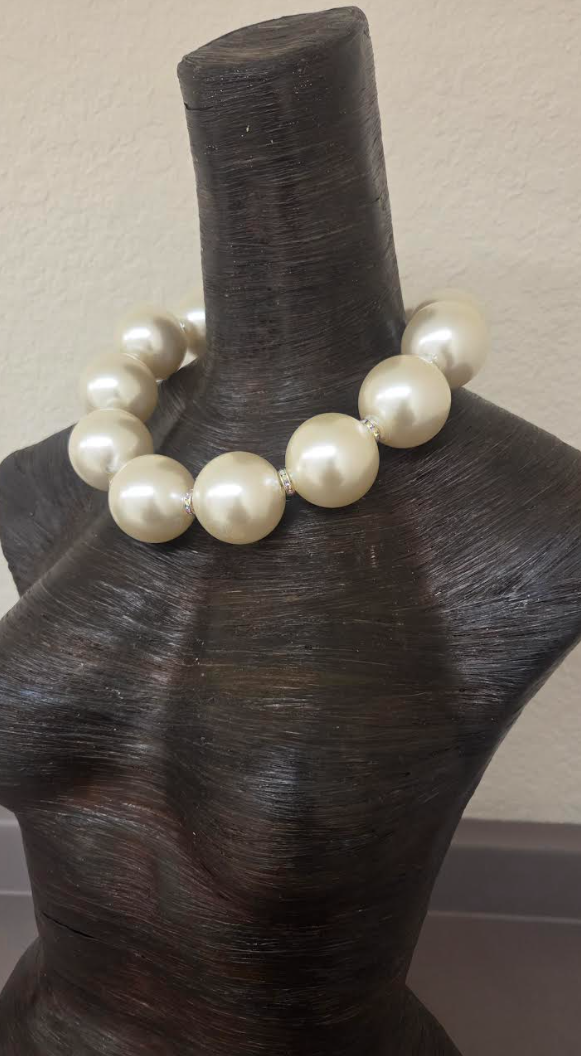 Oversized Faux Pearl Single Strand Statement Necklace : Elegant Socialite Jewelry