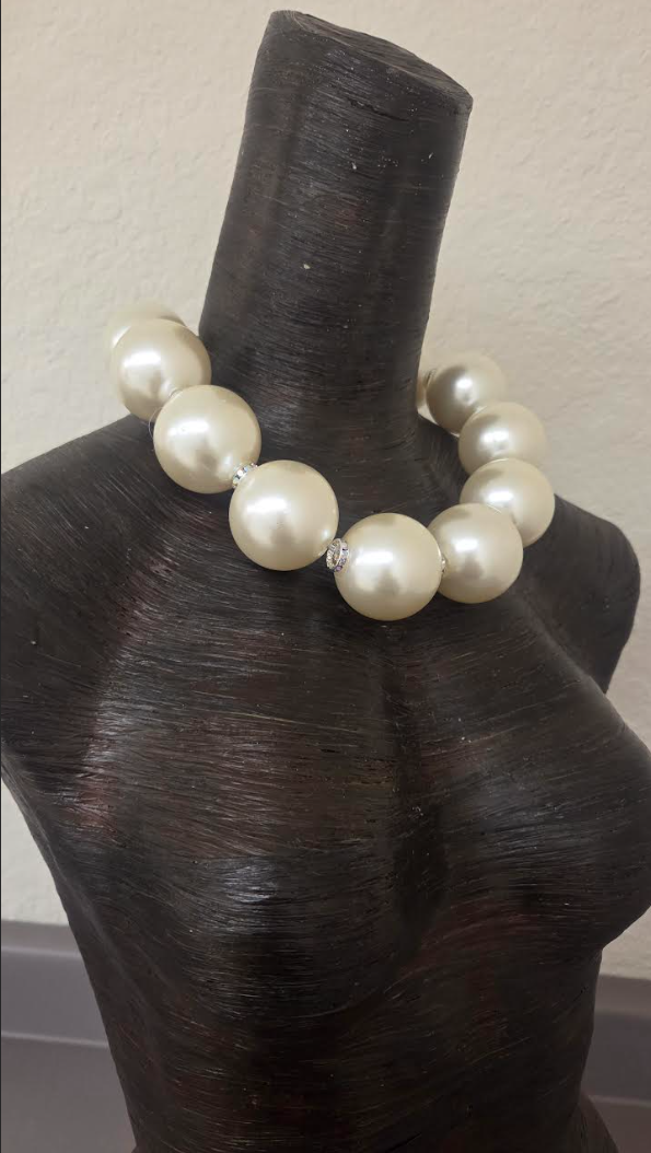 Oversized Faux Pearl Single Strand Statement Necklace : Elegant Socialite Jewelry