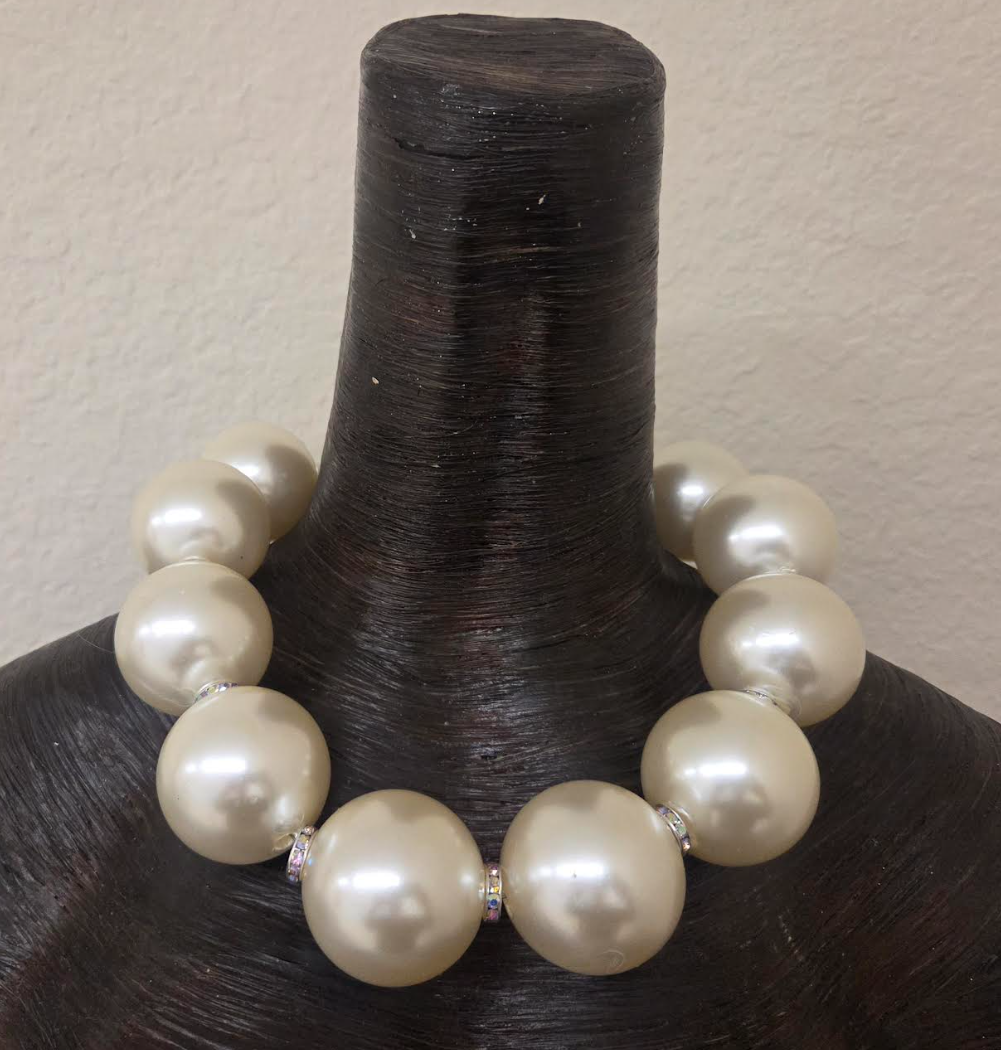 Oversized Faux Pearl Single Strand Statement Necklace : Elegant Socialite Jewelry