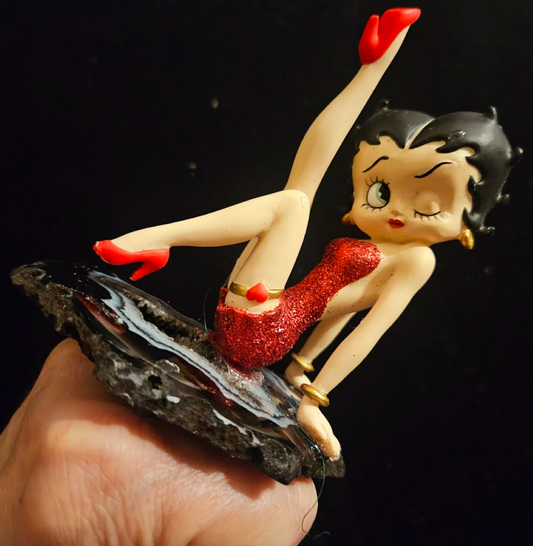 Betty Boop Strike a Pose Adjustable Hand Ring - Whimsical Femme Fatale Doll Statement Ring -  Avant Garde Female Cartoon Figurine Finger Candy - Kat Kouture Jewelry