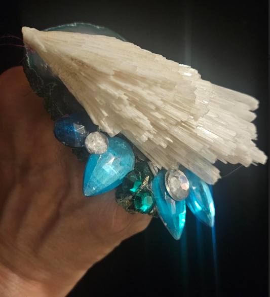 Scolecite And Blue Green Crystal Teal Agate Two Finger Adjustable Ring, Avant Garde Eccentric Mixed Media Hand Ring